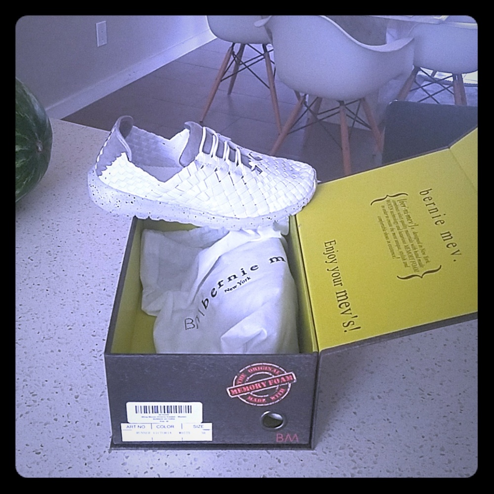 NWT WHITE Bernie Mev shoes!
